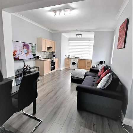 스와니지 Large Flat Quite Location Modern And Well Equipped 아파트 외부 사진