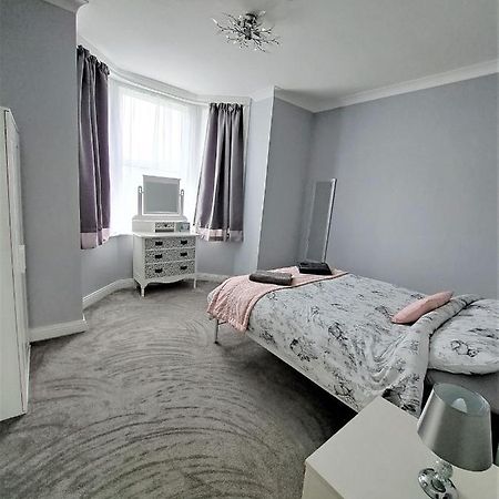 스와니지 Large Flat Quite Location Modern And Well Equipped 아파트 외부 사진