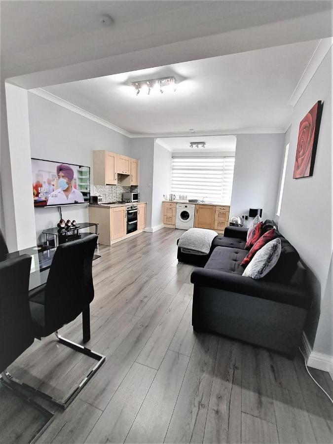 스와니지 Large Flat Quite Location Modern And Well Equipped 아파트 외부 사진
