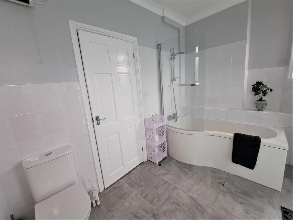 스와니지 Large Flat Quite Location Modern And Well Equipped 아파트 외부 사진